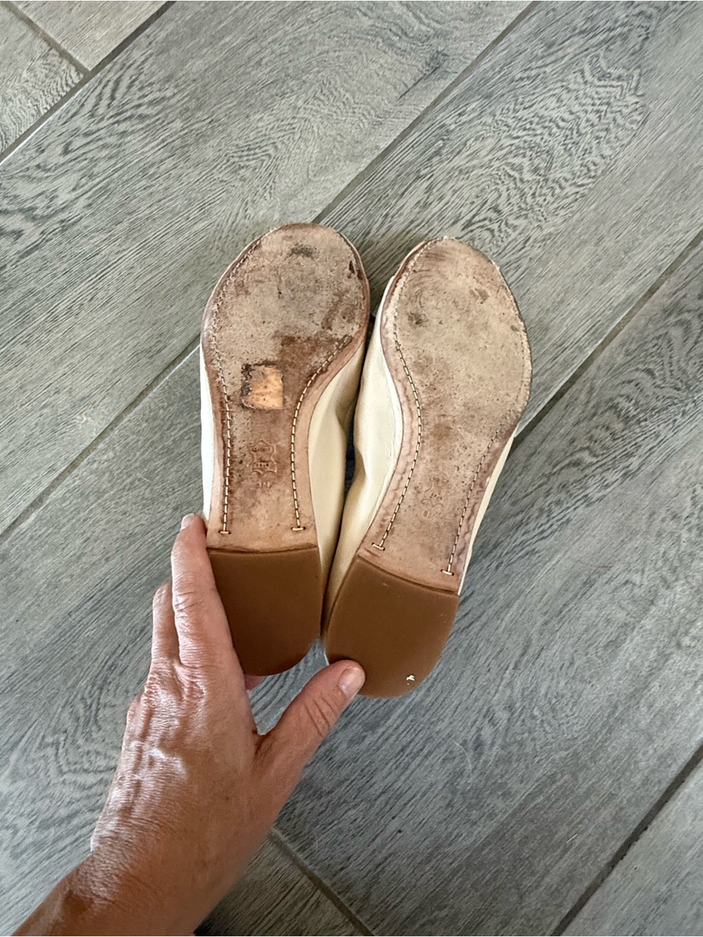 Tory Burch Reva Leather Slip-On Ballet Flats Beige/Gold Logo Cap Toe Women's 8M - Picture 8 of 11